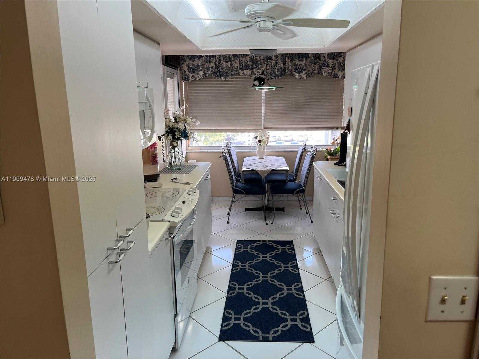 Small Image of 18011 BISCAYNE BLVD #305, Aventura Number 36