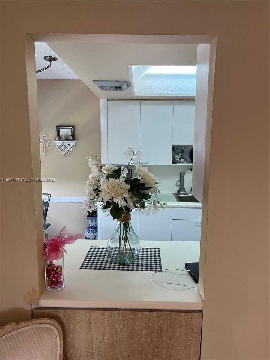 Small Image of 18011 BISCAYNE BLVD #305, Aventura Number 41
