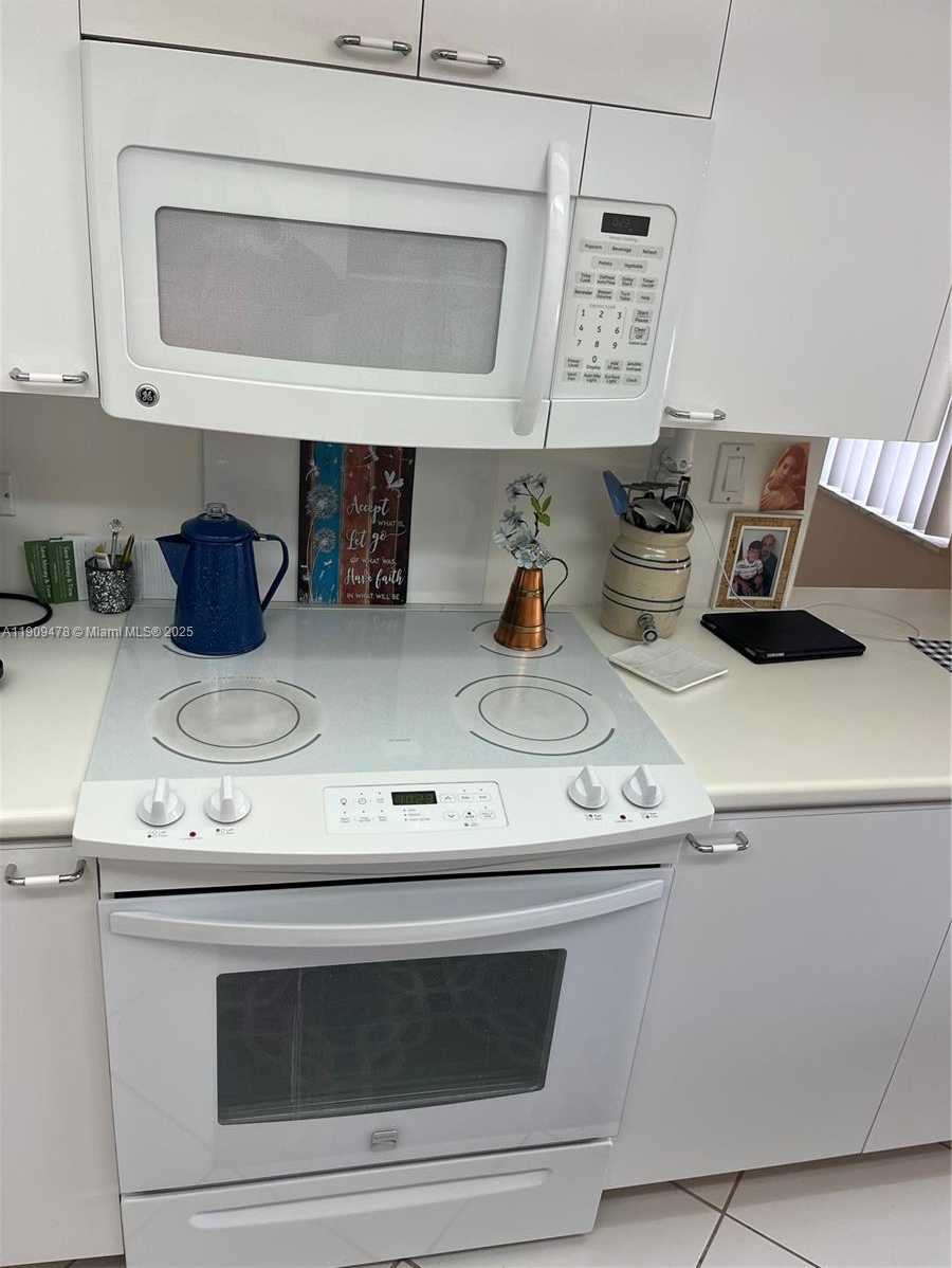 Small Image of 18011 BISCAYNE BLVD #305, Aventura Number 5