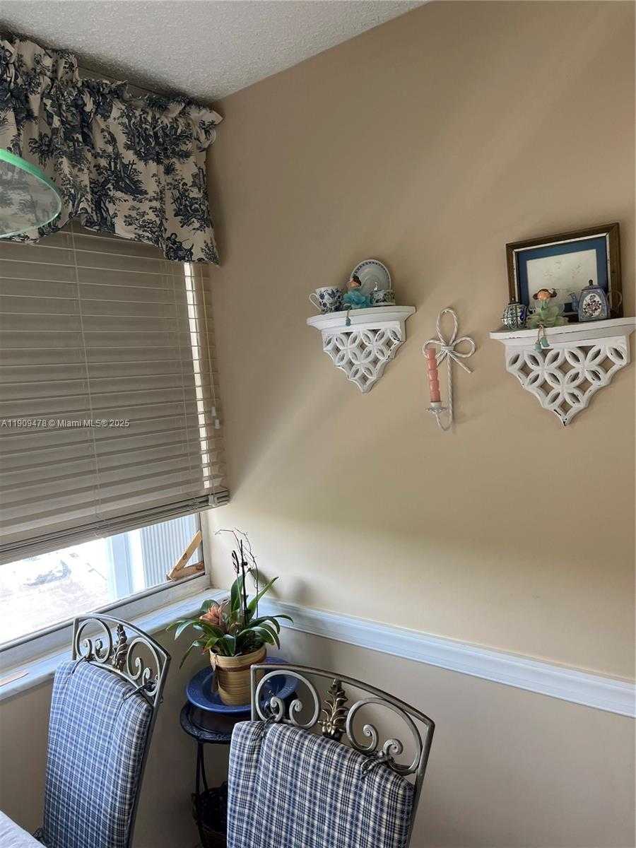 Small Image of 18011 BISCAYNE BLVD #305, Aventura Number 8