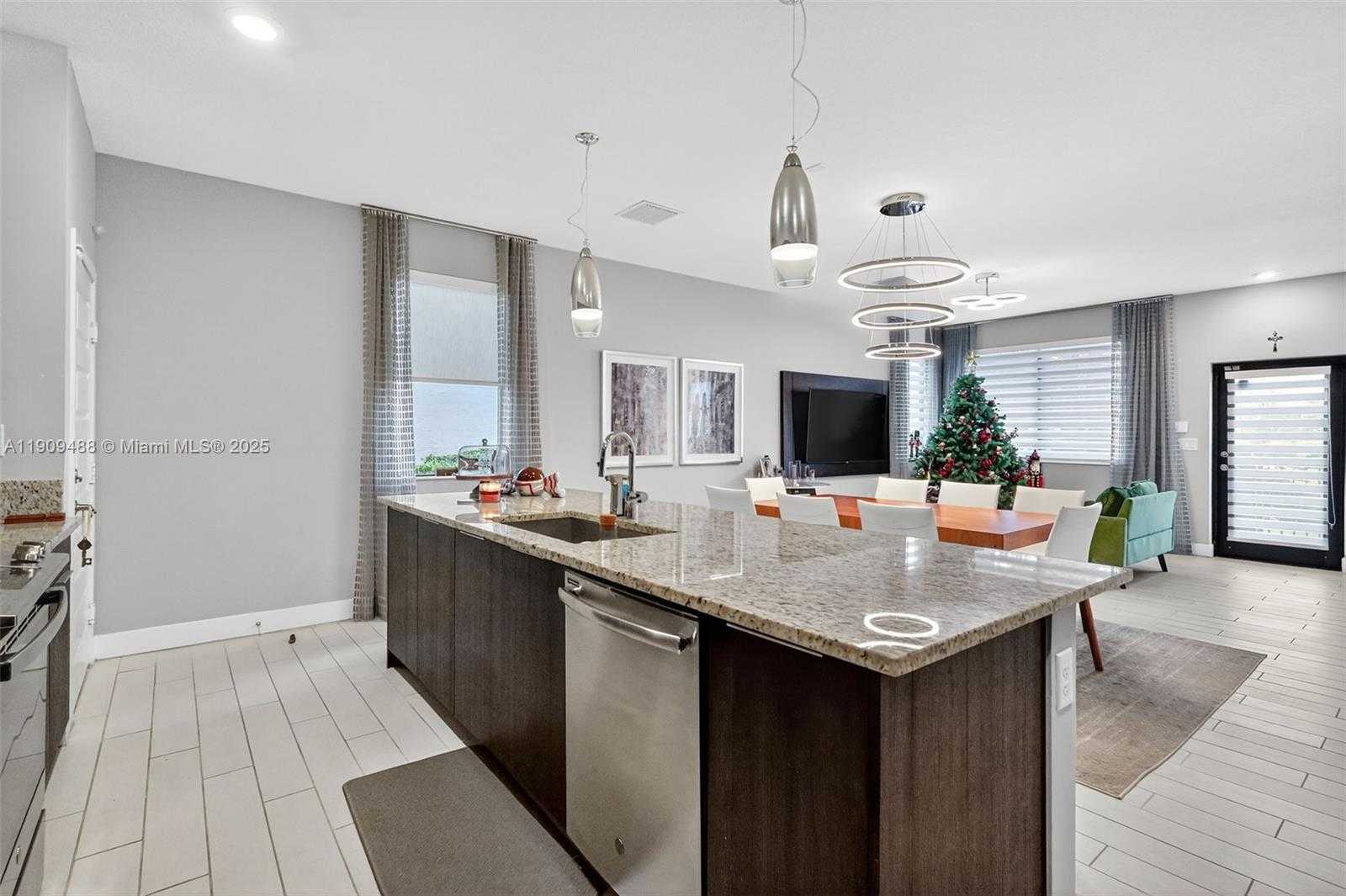 Small Image of 4740 NORTH WEST 84TH AVE, Doral Number 11