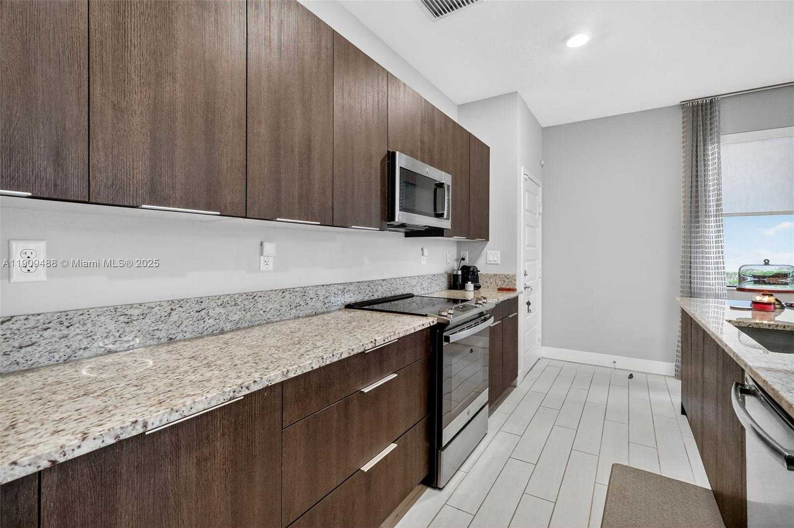 Small Image of 4740 NORTH WEST 84TH AVE, Doral Number 12