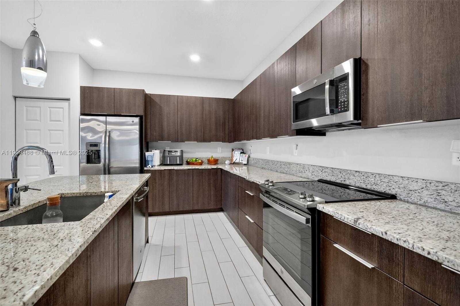 Small Image of 4740 NORTH WEST 84TH AVE, Doral Number 13