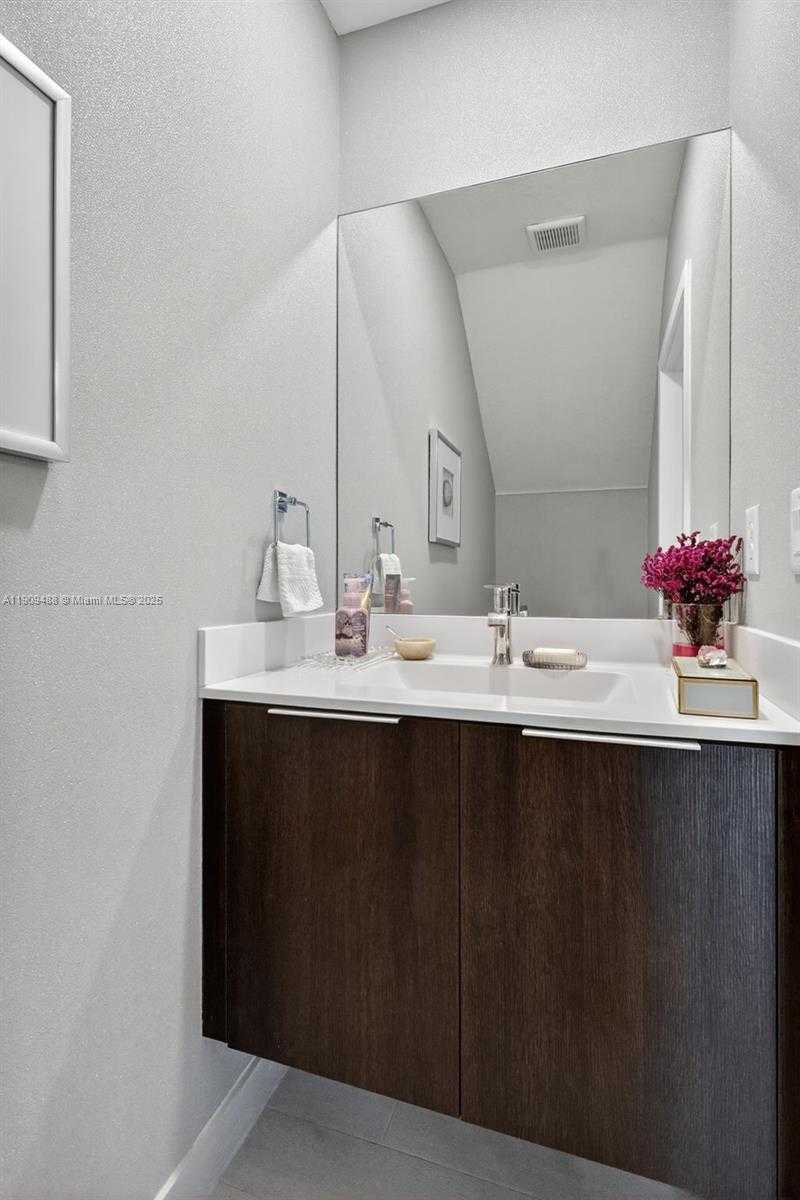 Small Image of 4740 NORTH WEST 84TH AVE, Doral Number 17