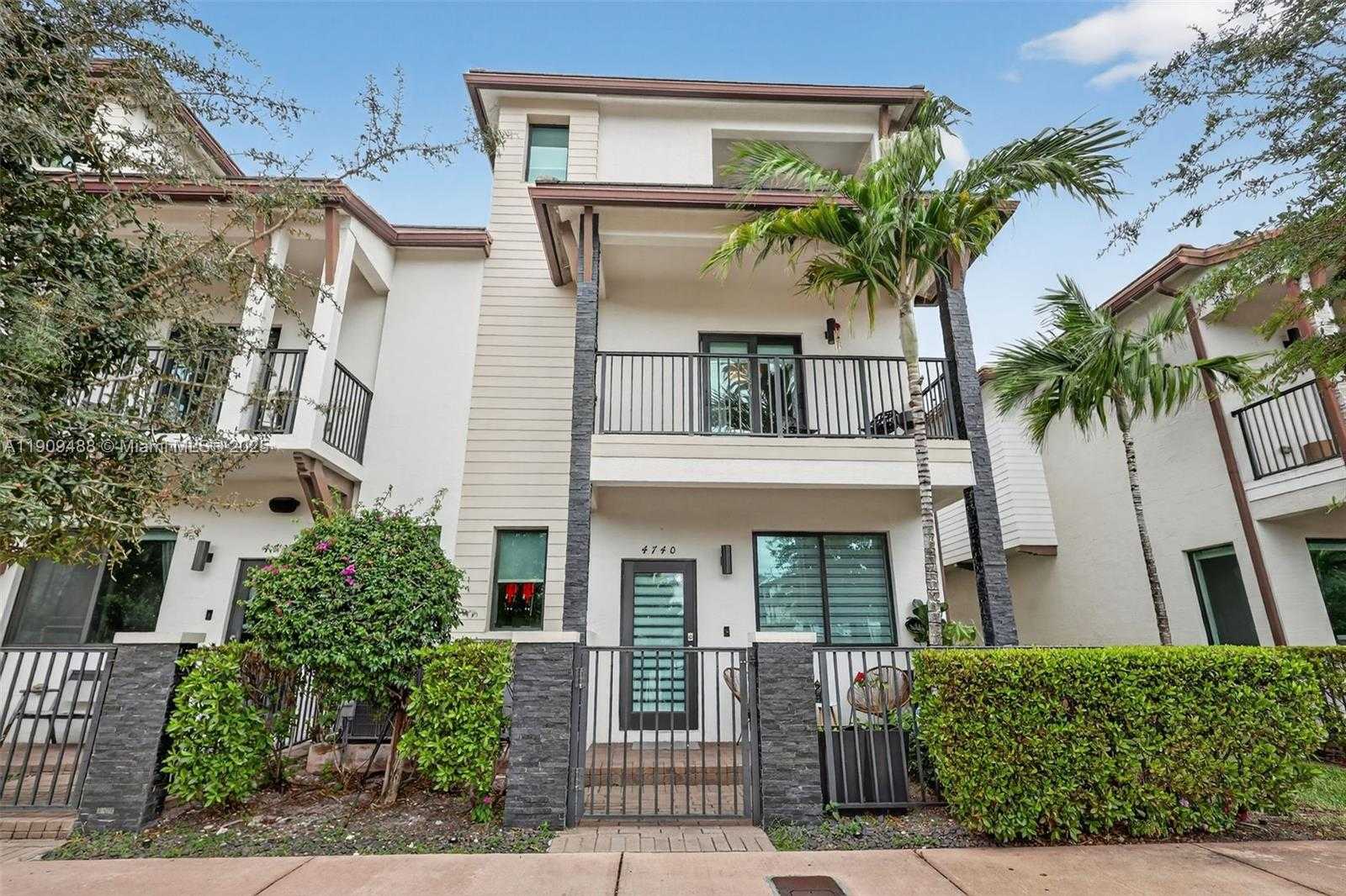 Small Image of 4740 NORTH WEST 84TH AVE, Doral Number 2