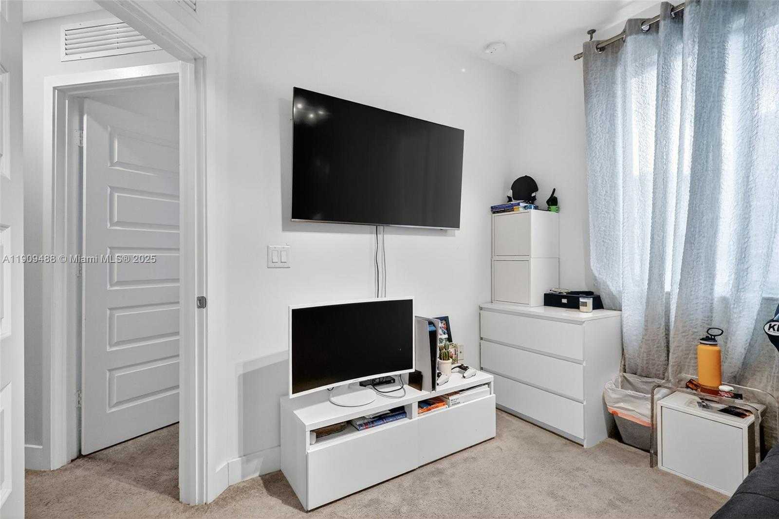 Small Image of 4740 NORTH WEST 84TH AVE, Doral Number 25