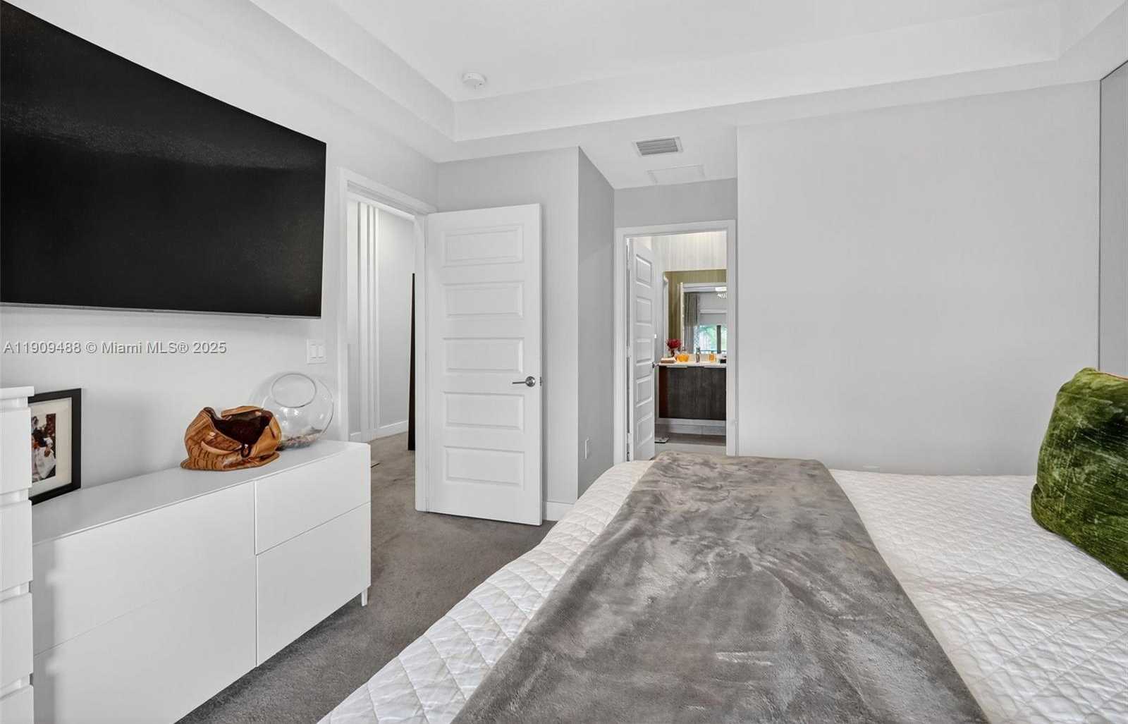 Small Image of 4740 NORTH WEST 84TH AVE, Doral Number 31