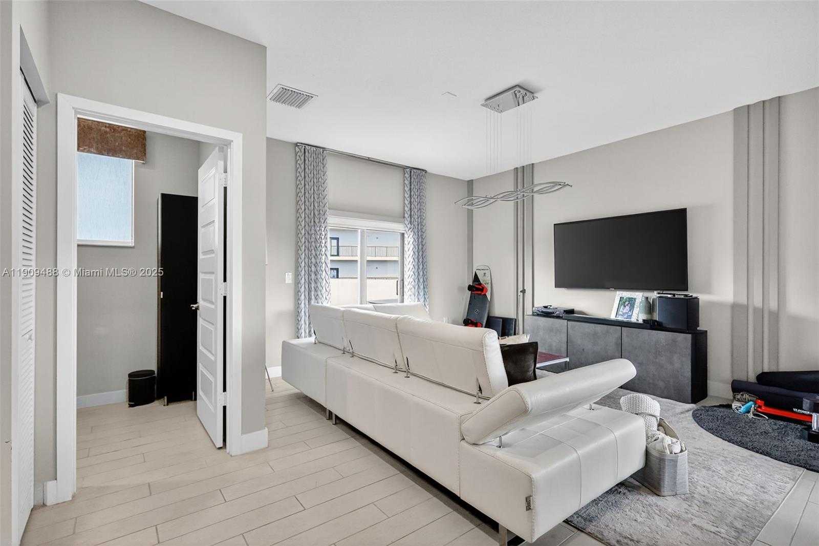 Small Image of 4740 NORTH WEST 84TH AVE, Doral Number 41