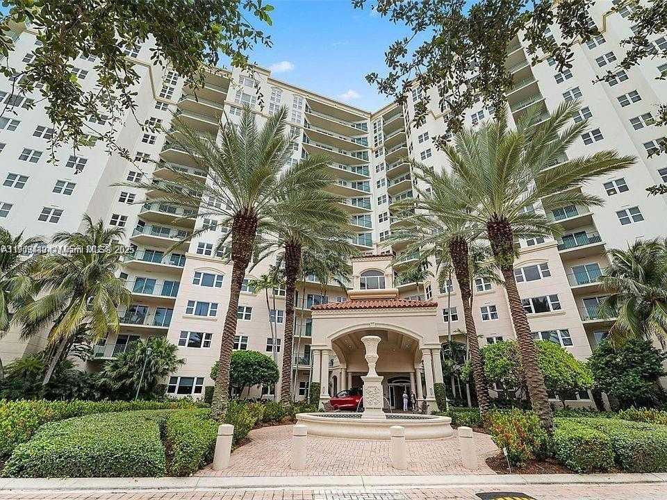 Small Image of 19900 EAST COUNTRY CLUB DR #318, Aventura Number 1