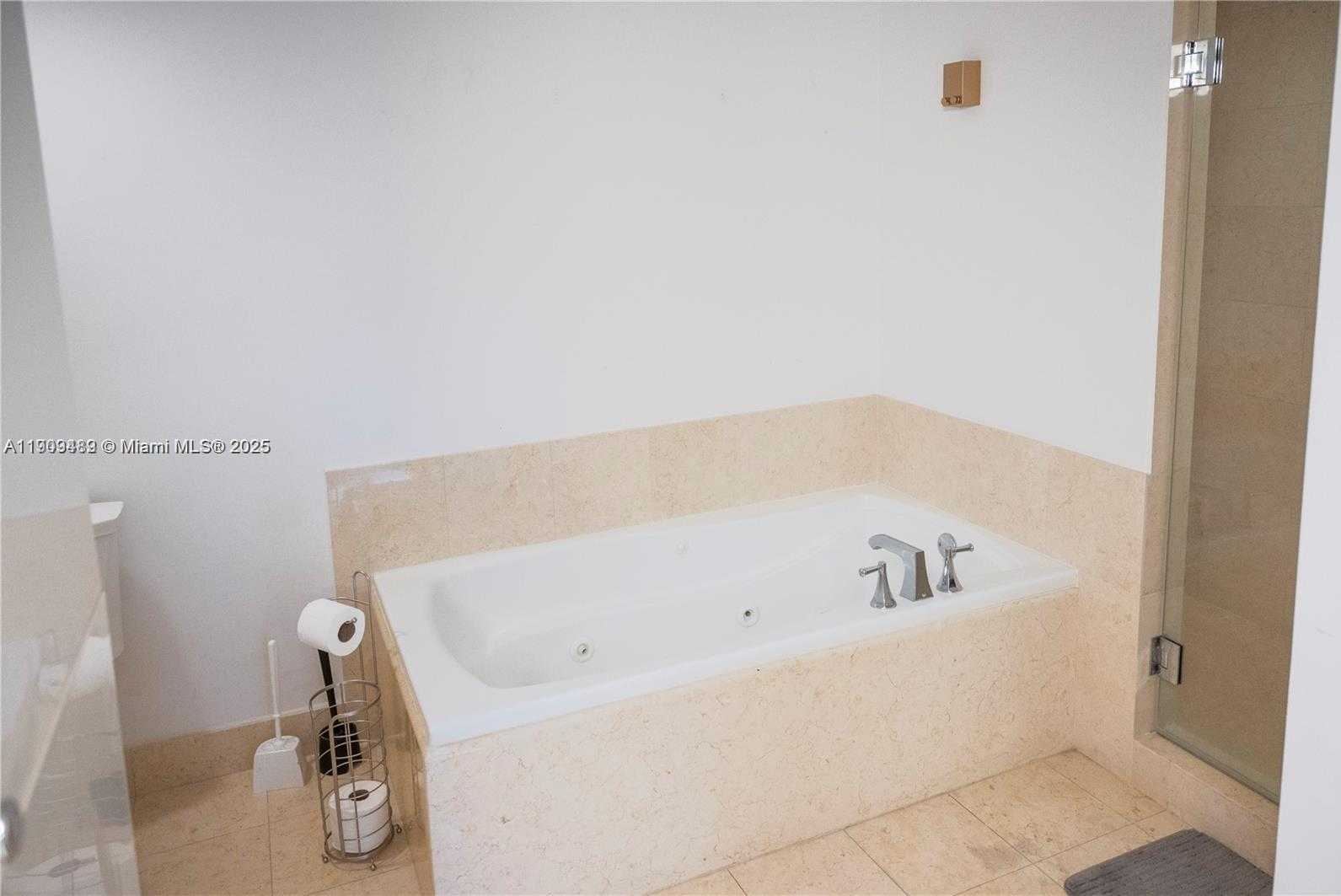 Small Image of 19900 EAST COUNTRY CLUB DR #318, Aventura Number 13