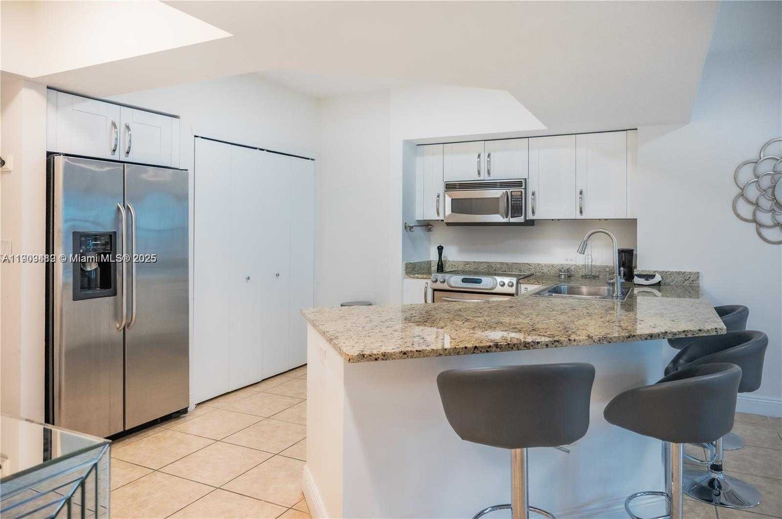 Small Image of 19900 EAST COUNTRY CLUB DR #318, Aventura Number 4