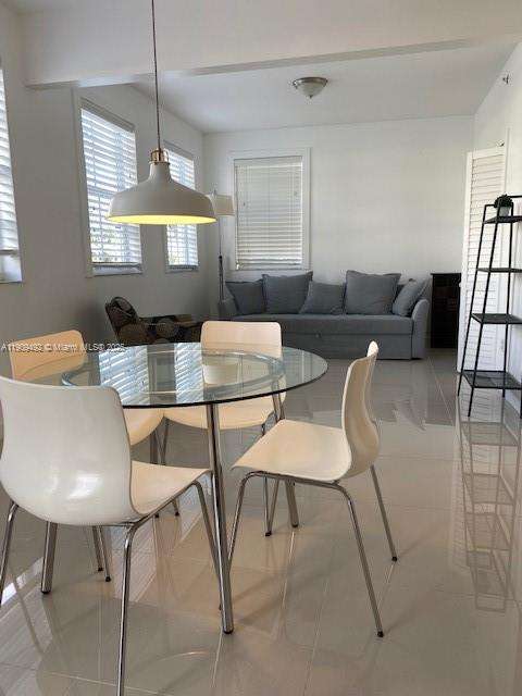 Small Image of Aventura Number 10