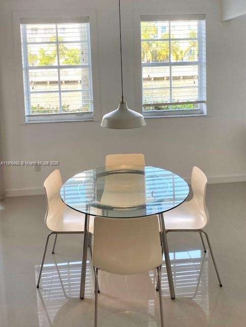 Small Image of Aventura Number 11