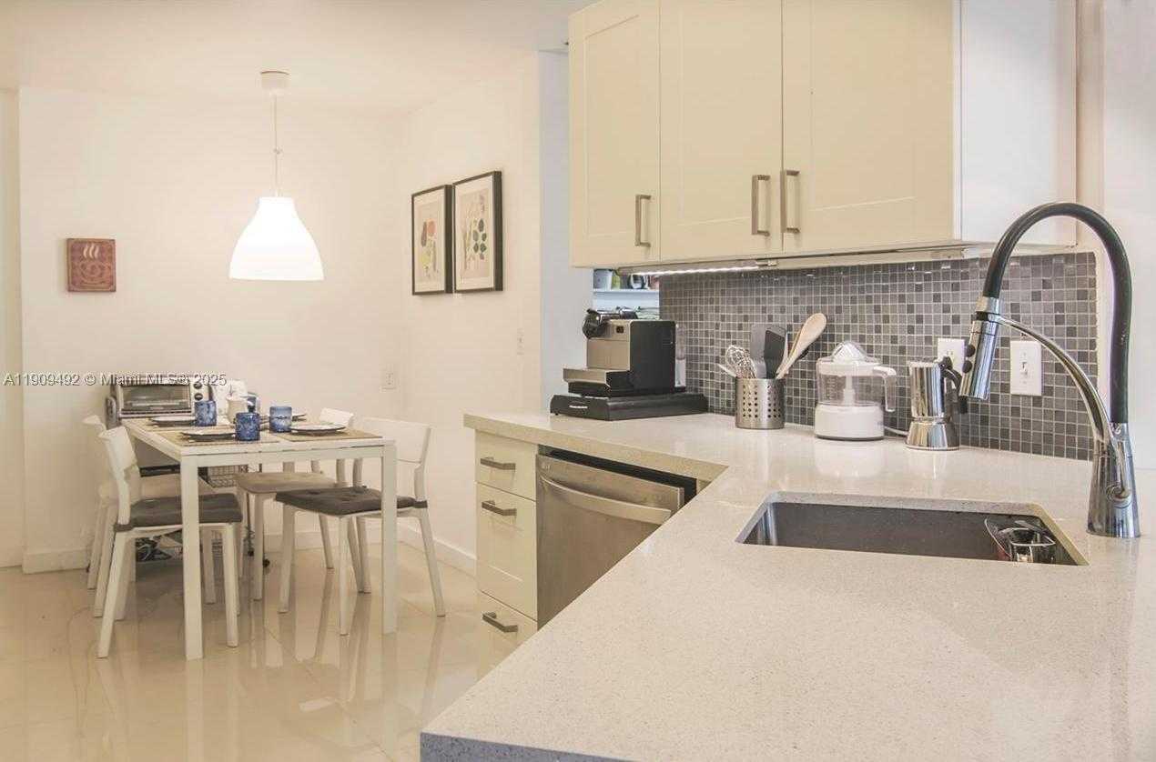 Small Image of Aventura Number 15