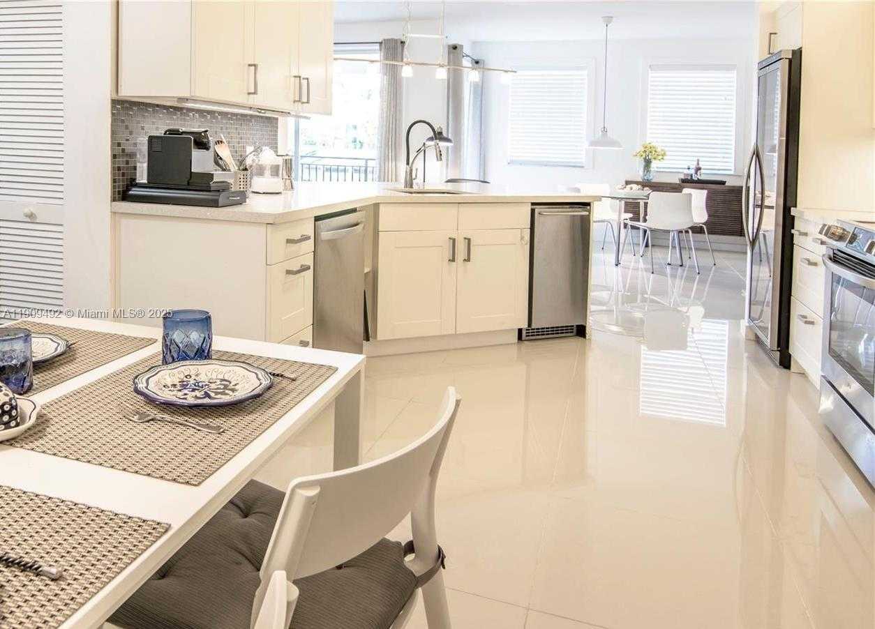 Small Image of Aventura Number 17