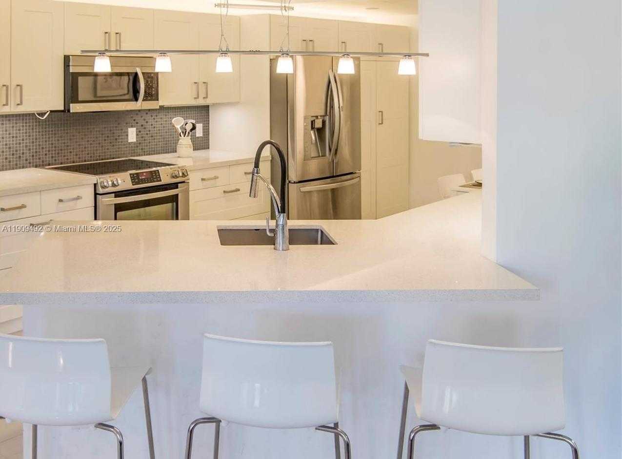 Small Image of Aventura Number 18