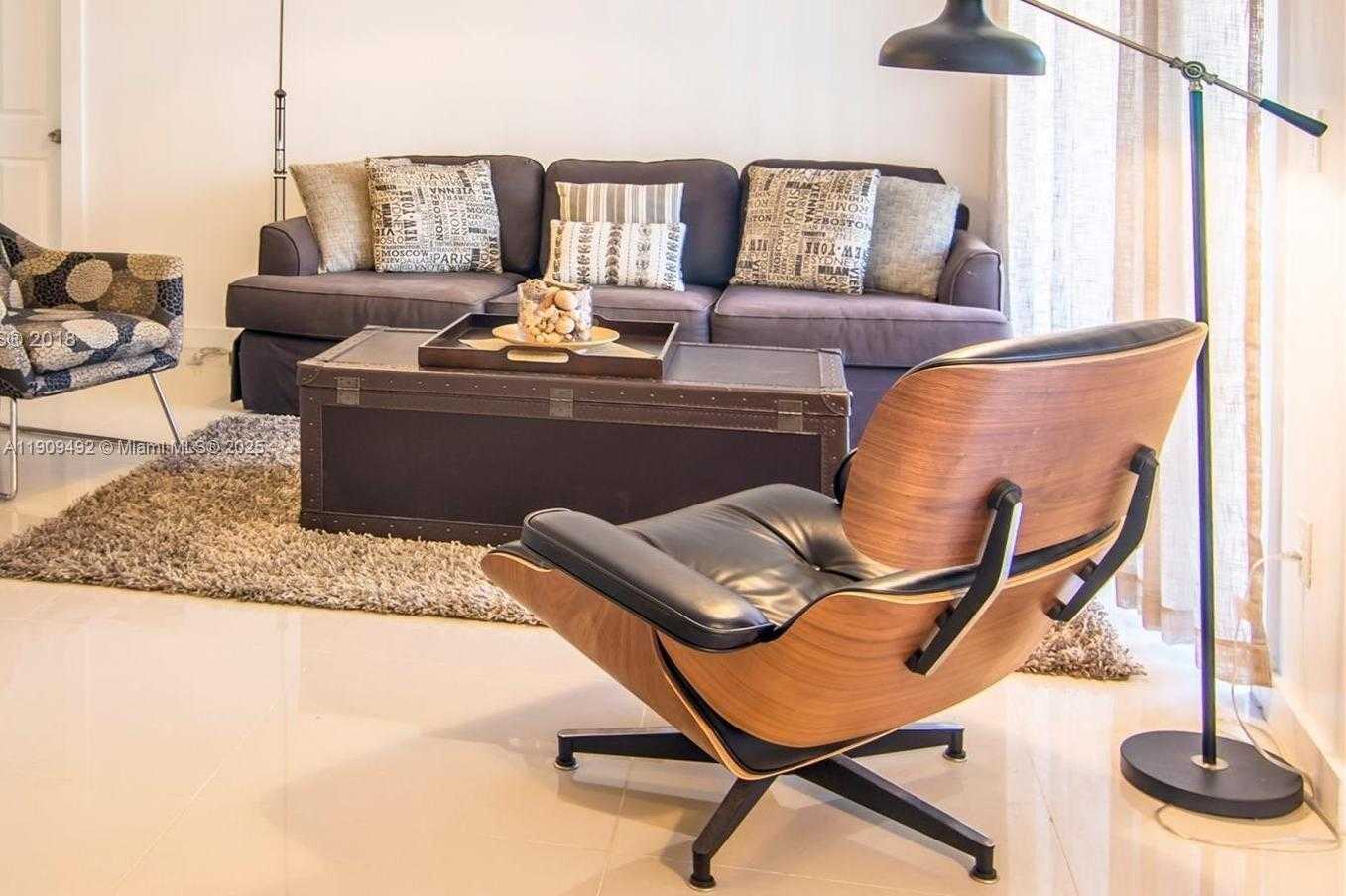 Small Image of Aventura Number 2