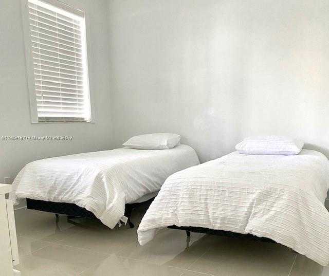 Small Image of Aventura Number 23