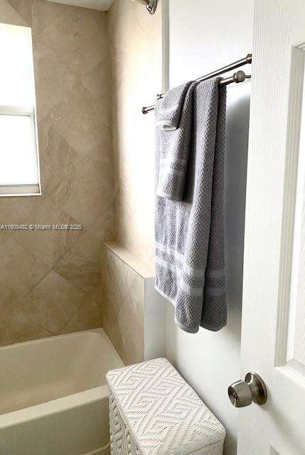 Small Image of Aventura Number 24