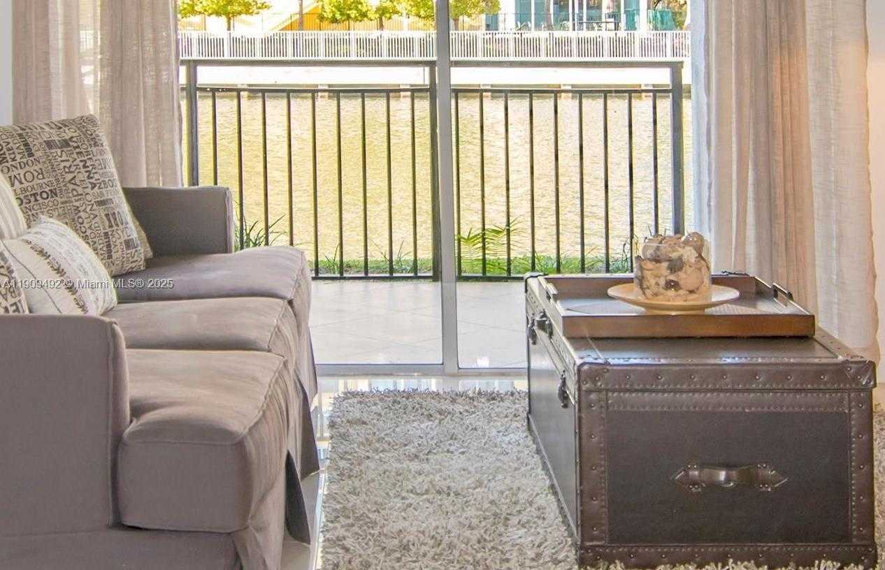 Small Image of Aventura Number 25