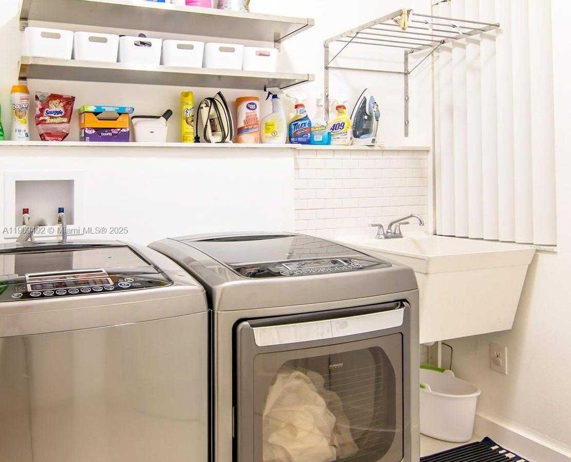 Small Image of Aventura Number 26