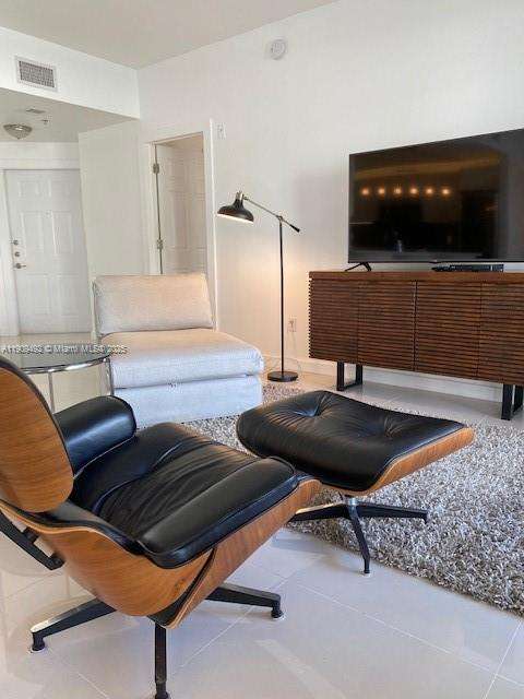 Small Image of Aventura Number 3