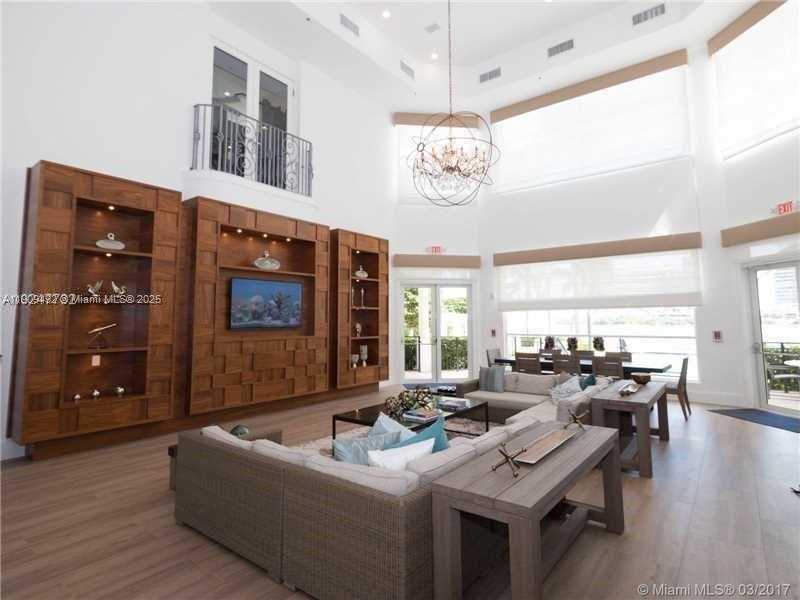 Small Image of Aventura Number 32