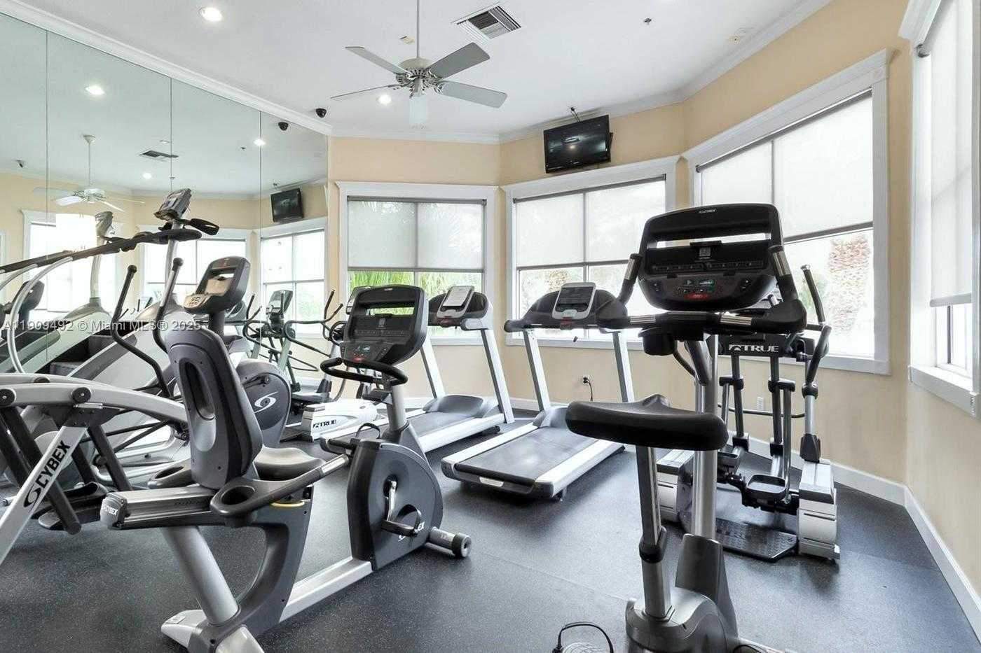 Small Image of Aventura Number 34