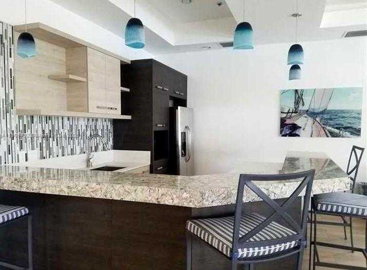 Small Image of Aventura Number 36