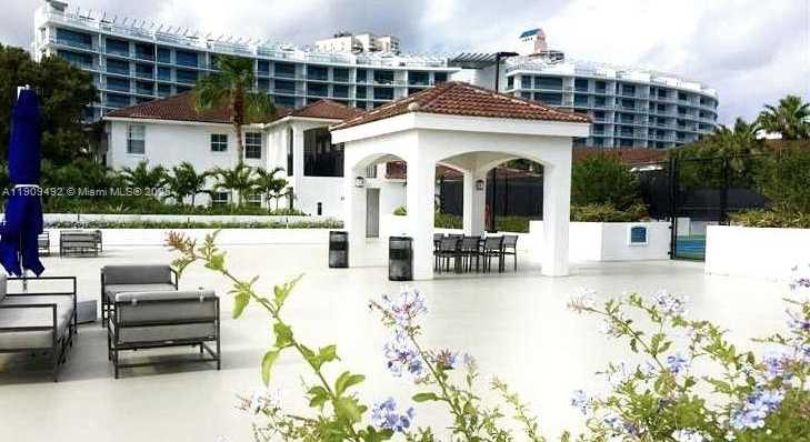 Small Image of Aventura Number 38