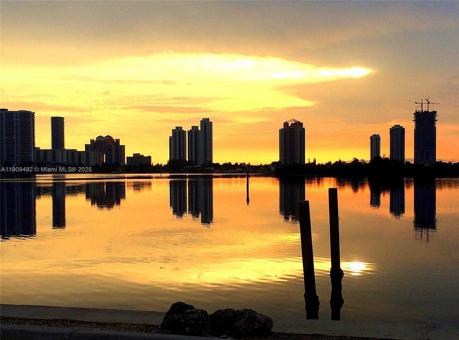 Small Image of Aventura Number 43