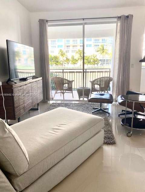 Small Image of Aventura Number 5