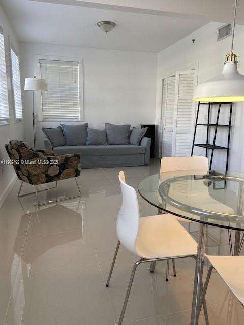 Small Image of Aventura Number 7