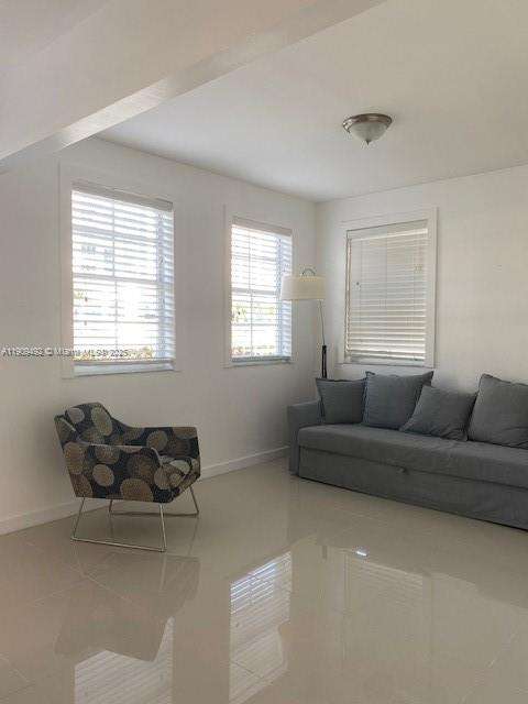 Small Image of Aventura Number 9