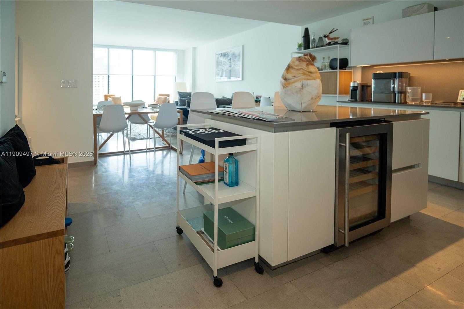 Small Image of 68 SOUTH EAST 6TH ST #2110, Miami Number 3