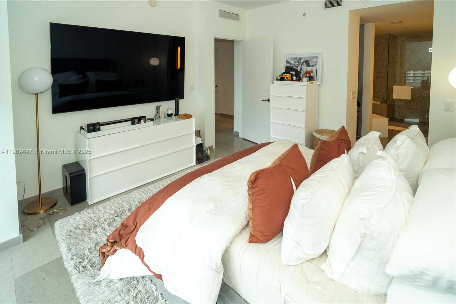 Small Image of 68 SOUTH EAST 6TH ST #2110, Miami Number 30