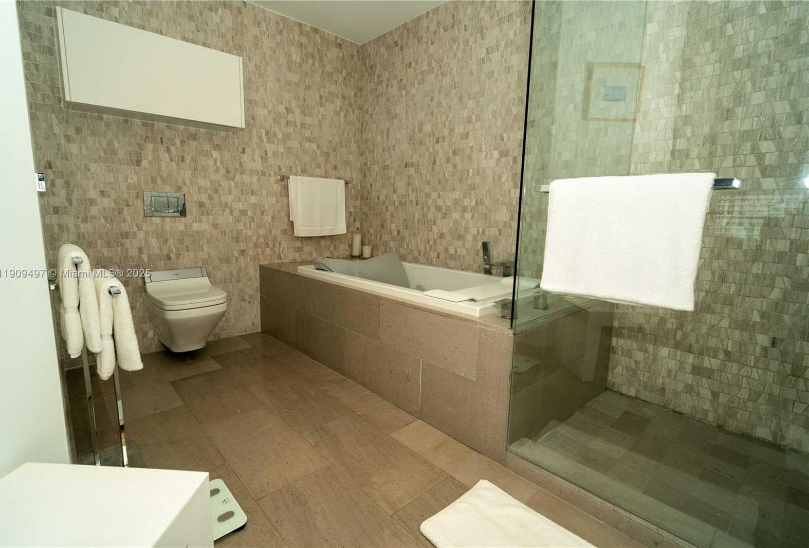 Small Image of 68 SOUTH EAST 6TH ST #2110, Miami Number 33