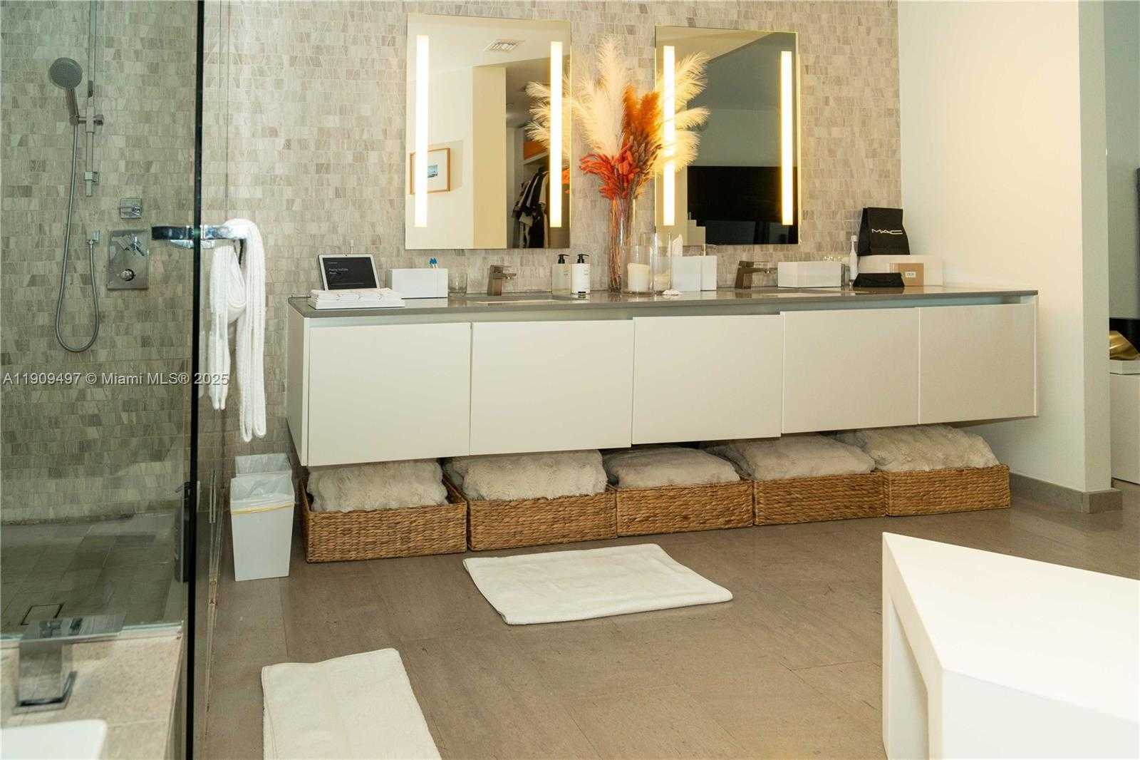 Small Image of 68 SOUTH EAST 6TH ST #2110, Miami Number 35