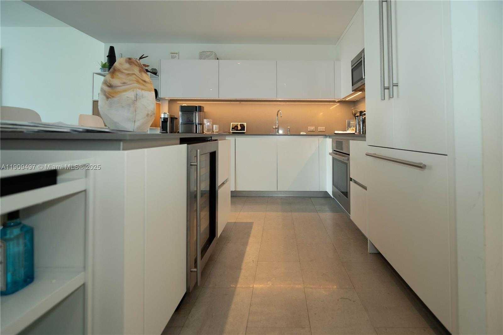 Small Image of 68 SOUTH EAST 6TH ST #2110, Miami Number 4