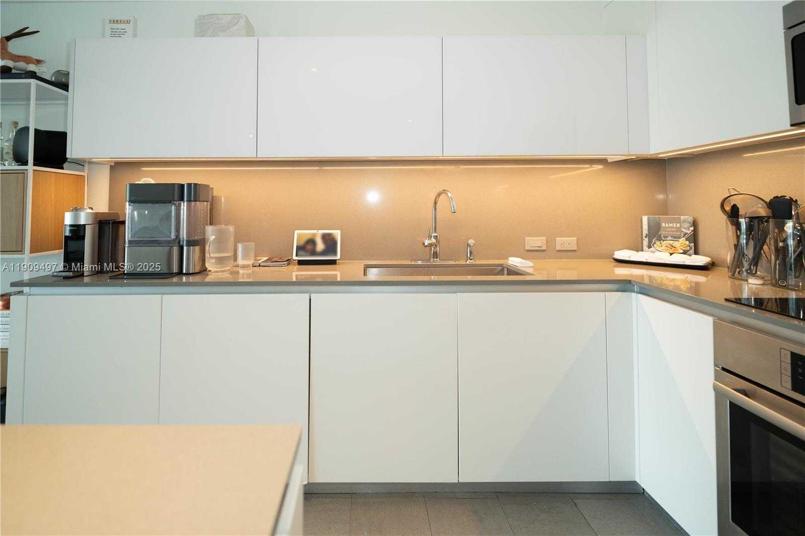 Small Image of 68 SOUTH EAST 6TH ST #2110, Miami Number 5