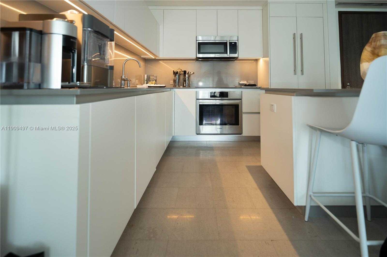 Small Image of 68 SOUTH EAST 6TH ST #2110, Miami Number 6