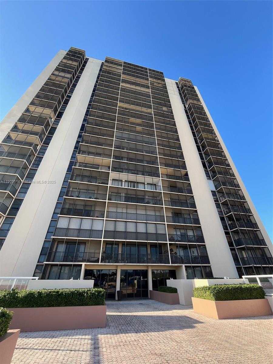 Small Image of 20301 WEST COUNTRY CLUB DR #625, Aventura Number 1