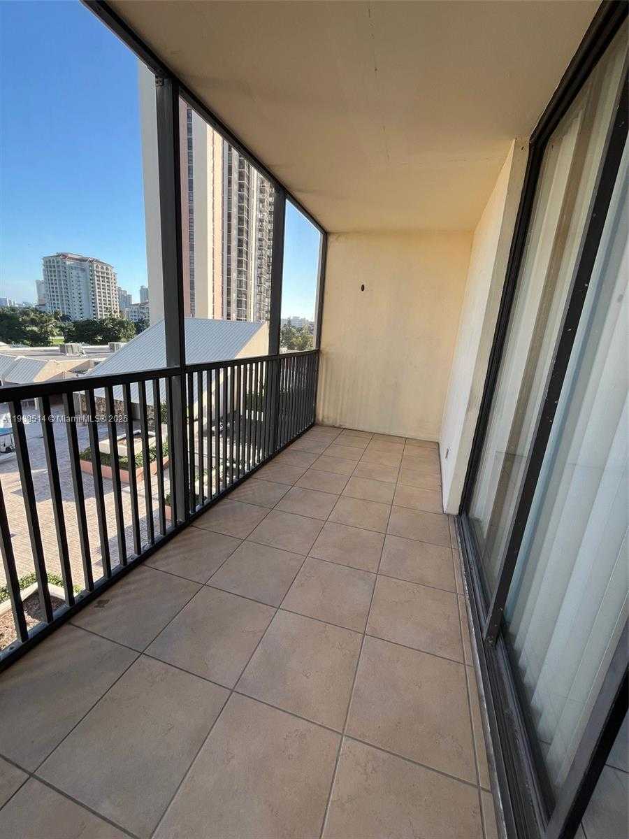 Small Image of 20301 WEST COUNTRY CLUB DR #625, Aventura Number 15