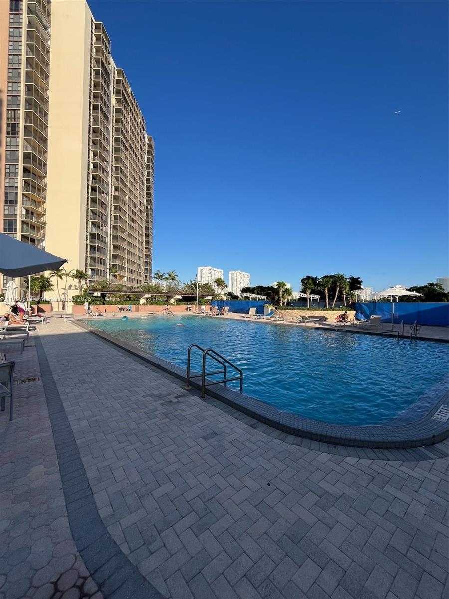 Small Image of 20301 WEST COUNTRY CLUB DR #625, Aventura Number 2