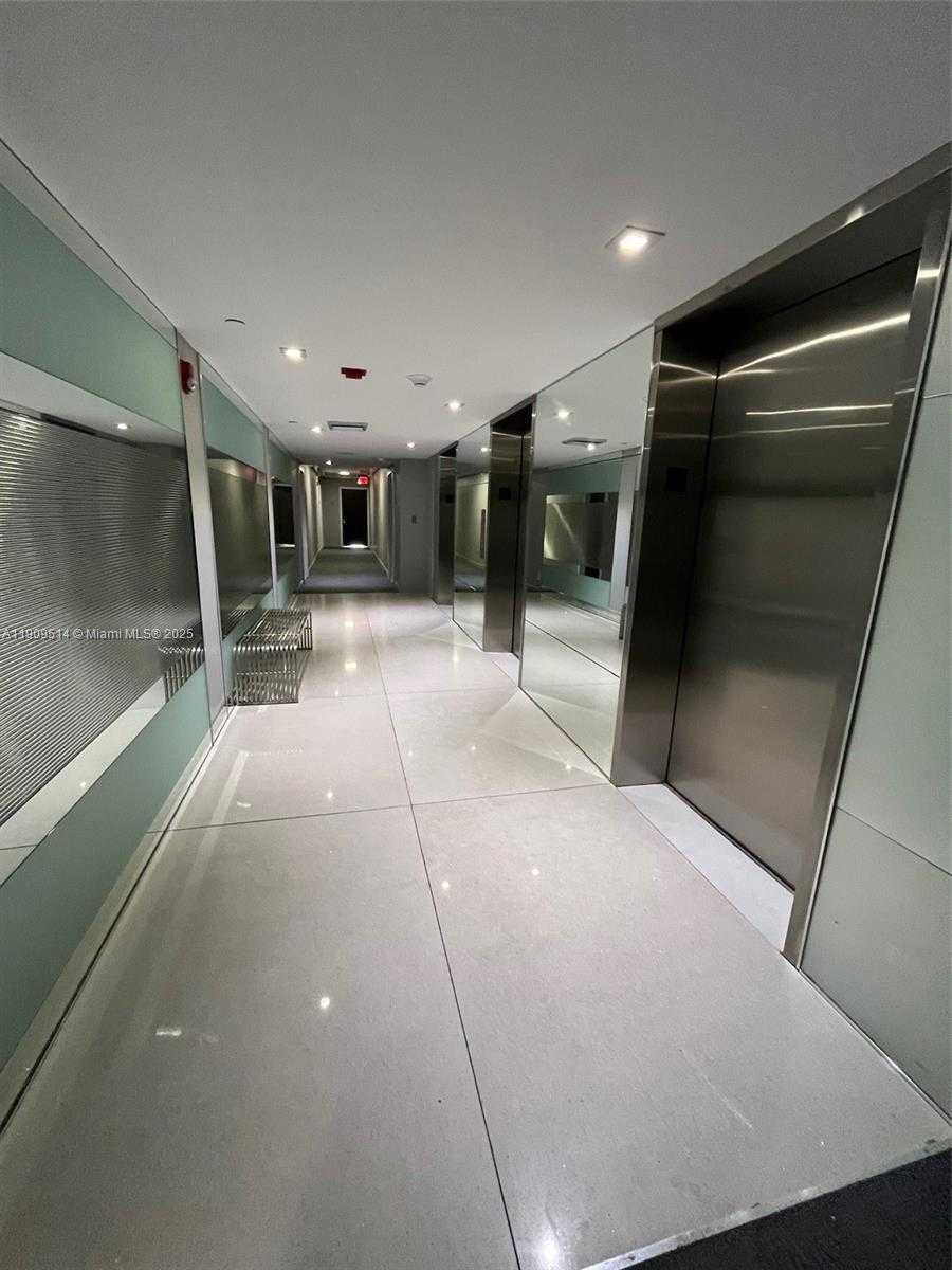 Small Image of 20301 WEST COUNTRY CLUB DR #625, Aventura Number 5