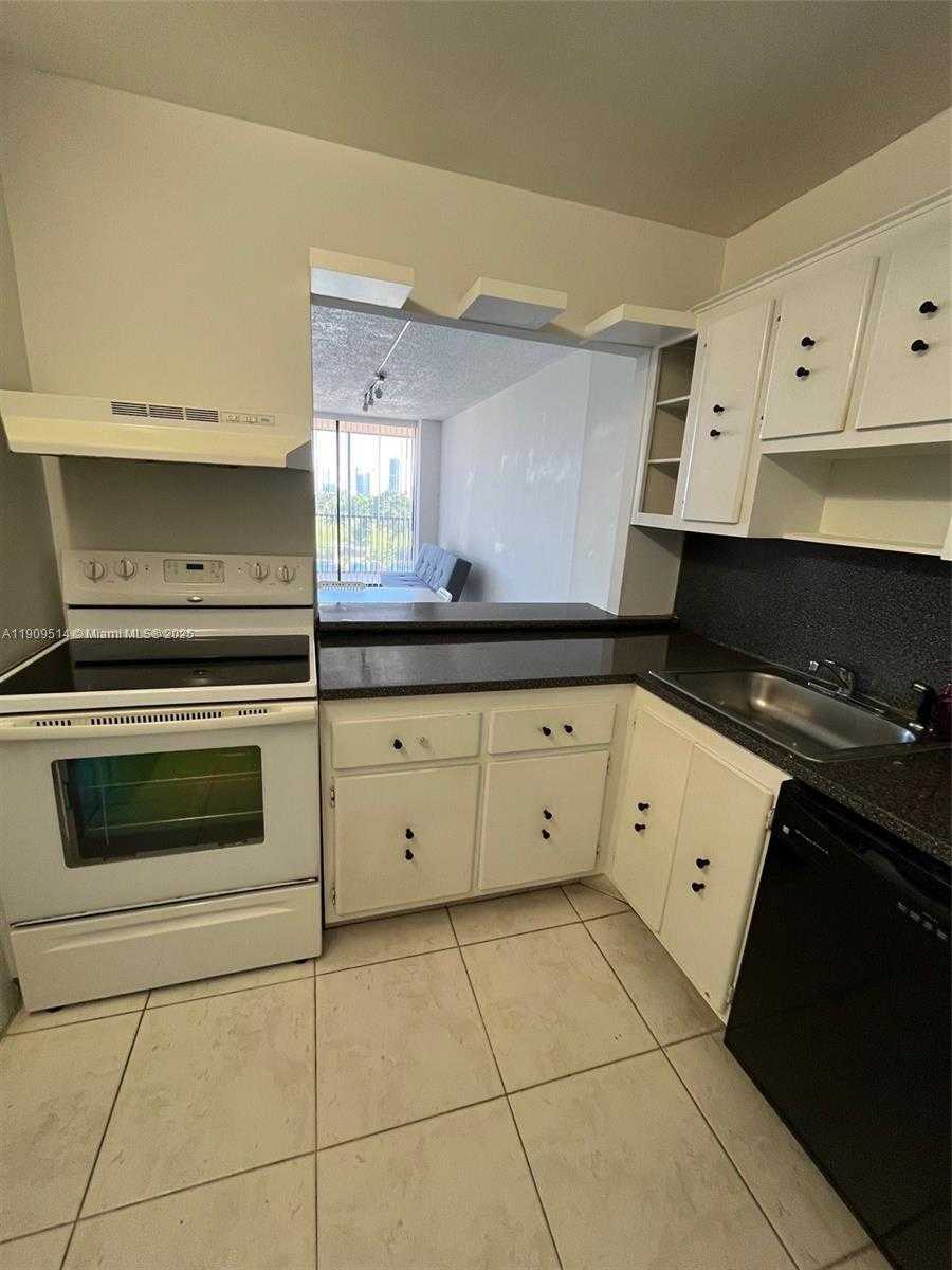 Small Image of 20301 WEST COUNTRY CLUB DR #625, Aventura Number 7