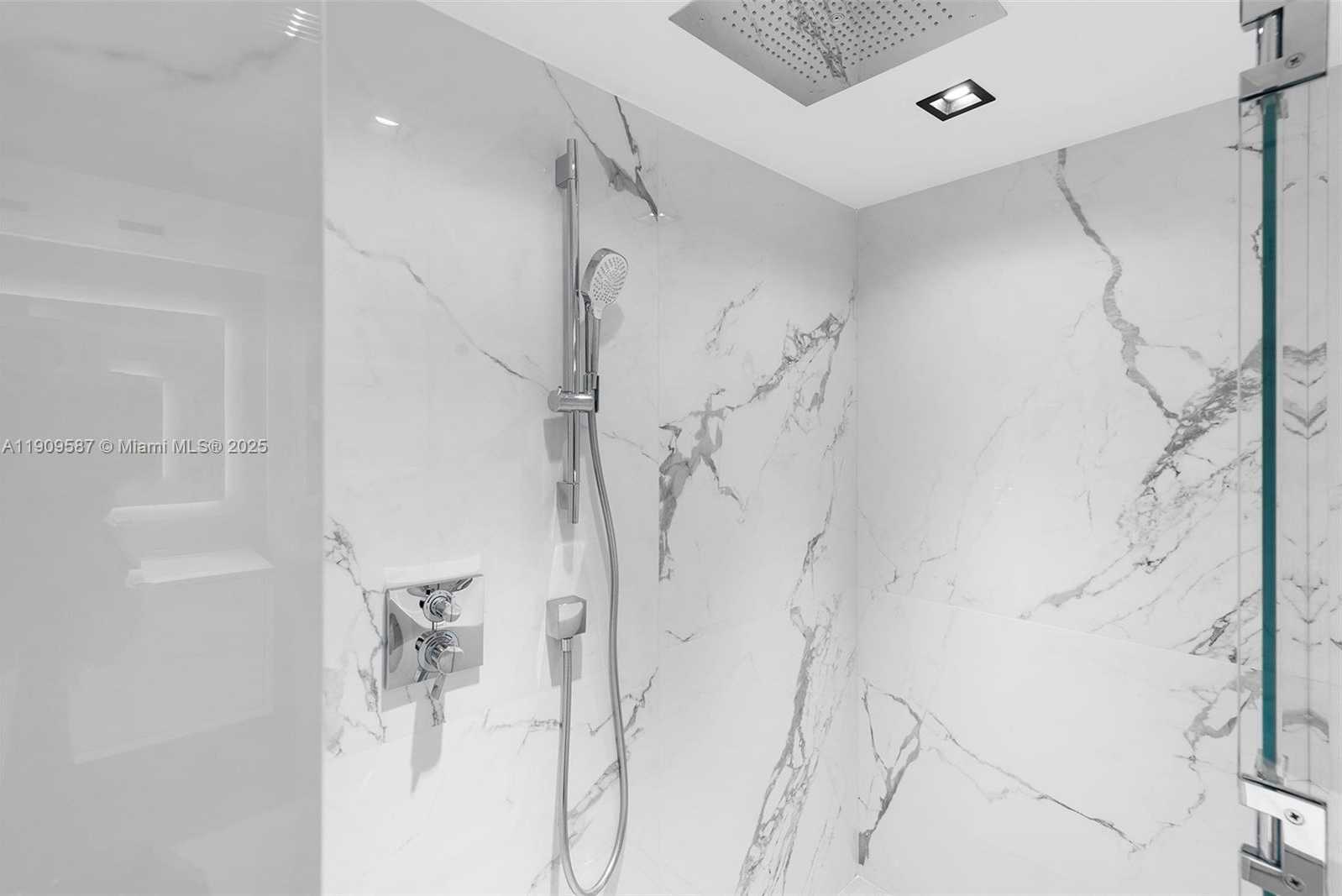 Small Image of 3640 YACHT CLUB DR #810, Aventura Number 11