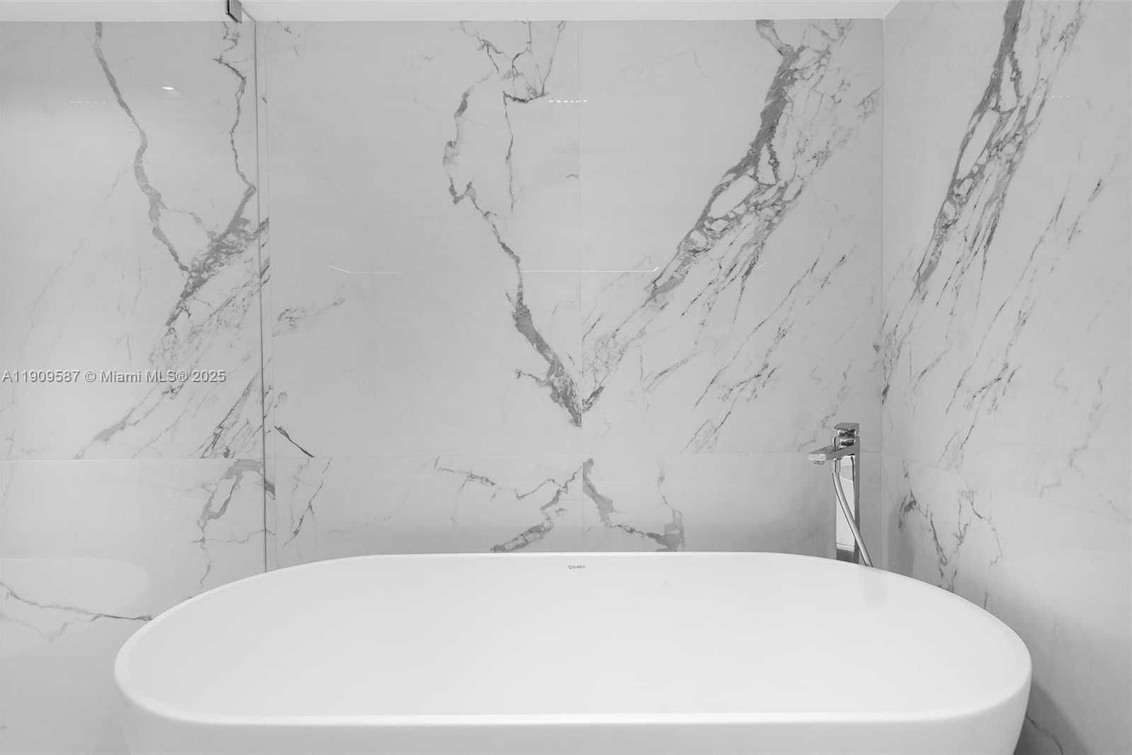 Small Image of 3640 YACHT CLUB DR #810, Aventura Number 12