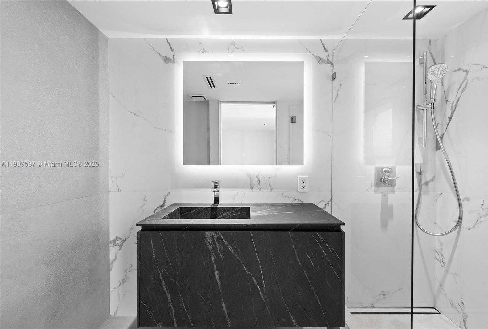 Small Image of 3640 YACHT CLUB DR #810, Aventura Number 23