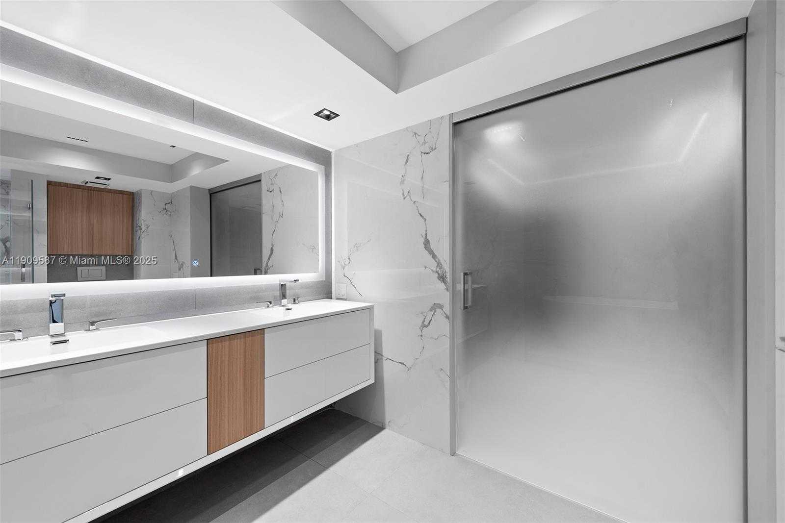 Small Image of 3640 YACHT CLUB DR #810, Aventura Number 24